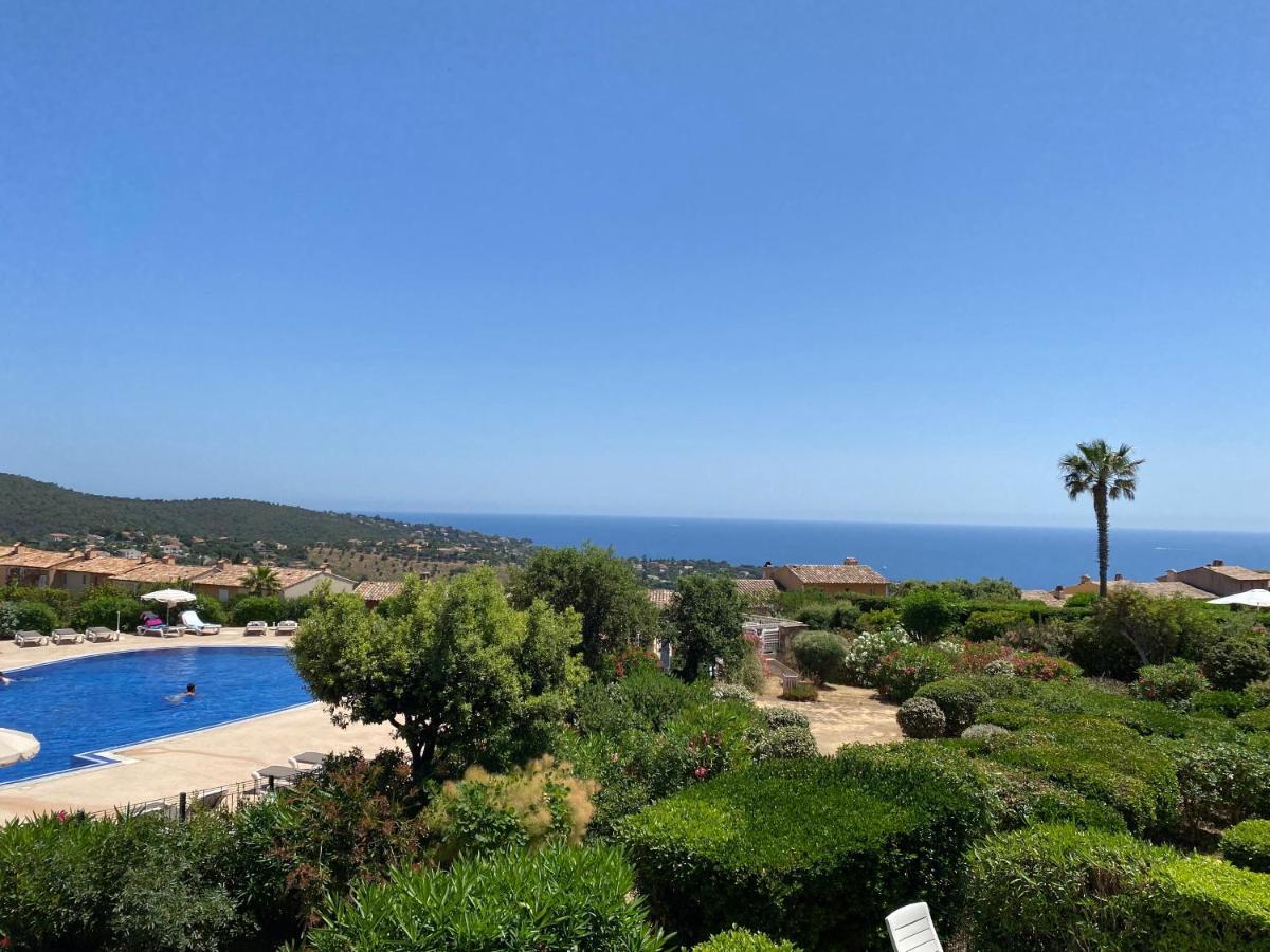 Appart. Vue Mer Avec Piscine - Golfe De St Tropez Ле Исамбр Екстериор снимка